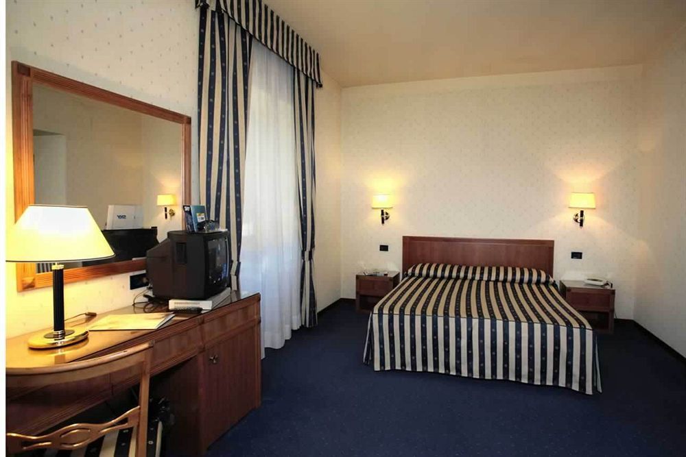 Hotel De Paris Терни Экстерьер фото