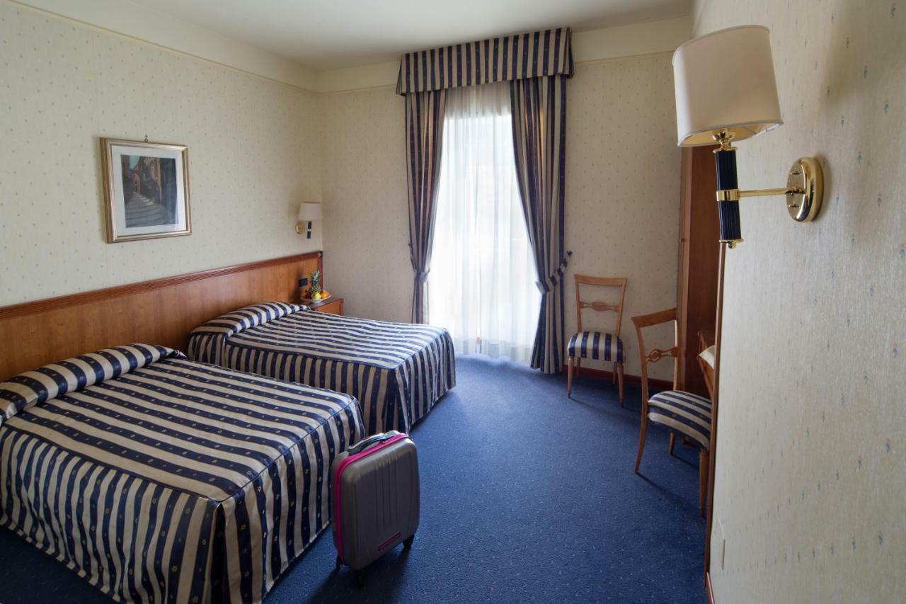 Hotel De Paris Терни Экстерьер фото