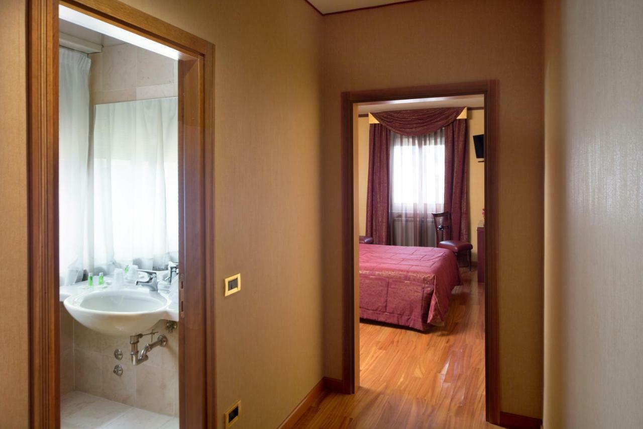 Hotel De Paris Терни Экстерьер фото
